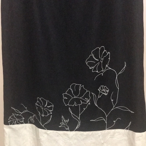 B. Moss Long Straight Black Skirt size 4 - Picture 2 of 4